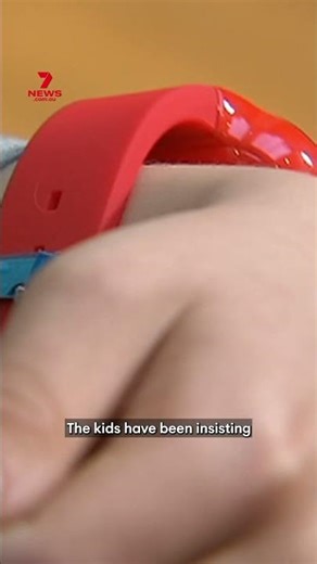 Students unable to read analog clock after school's smartphone ban