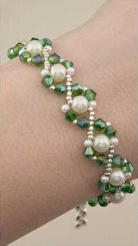 Pearl & Crystal Bracelet Tutorial That's Actually Easy #crafts #diy #jewelry