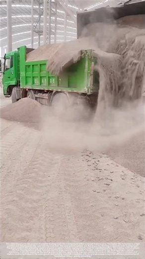 The loader performs high-position unloading, improving the efficiency of sand loading.
