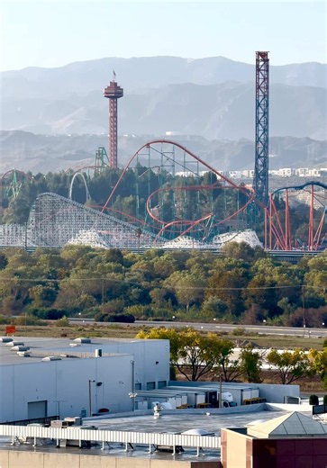 Six Flags Magic Mountain: Thrills & Views