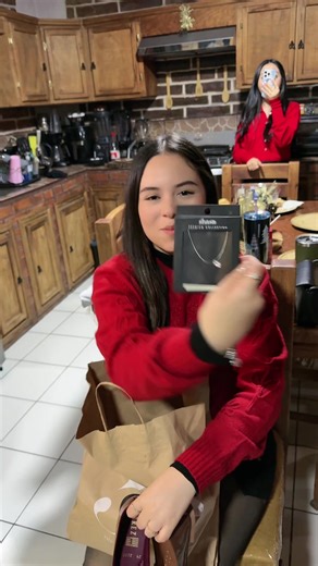 Abriendo regalos parte 2 🥰 @Evelinda_Ornelas @eva__ornelas @Ornelas_isael