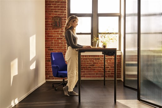 eFloat Quattro Sit-Stand Desk | Humanscale Shop