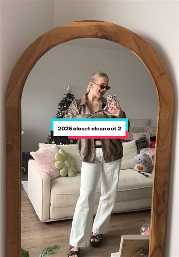 Closet Clean Out Tips: Organize Your Space Effortlessly