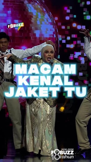 Wahh Fazlina Ahmad Daud buat medley lagu Si Manis 17 & Senyummu 🎤✨ Kilauan Emas Selebriti 2026 lain macam! 10 selebriti otai keluar dari zon selesa dan berentap - Jalaluddin Hassan, Ahmad Tamimi Siregar, Mubarak Majid, Fazlina Ahmad Daud, Khaty Azian, Rahim Omar, Maria Tunku Sabri, Zila Bakarin, Amyza Aznan dan Rashdan Baba. Siapa bakal jadi kejutan musim ini? 👀🎶 📅 Setiap Sabtu, 9 malam 📺 Astro Prima (CH.105) • Astro GO • sooka #f8buzzhiburan #KilauanEmasSelebriti #KES2026