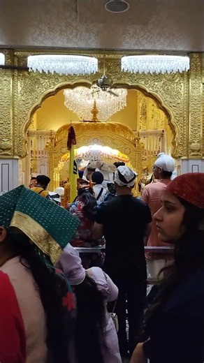 in sikh Gurudwaras we don't clap we just recite gurbani with folded hands #gurudwarabanglasahib