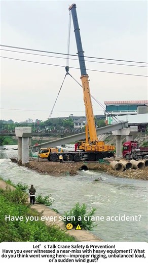 Bridge Construction Close Call – When the Load Begins to Slip! 🏗️⚠️