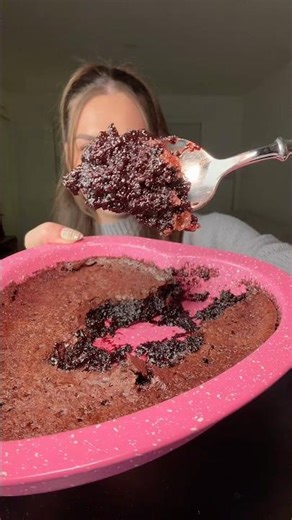 Your sign to go make Ina Garten’s brownie pudding asap ☺️🤎