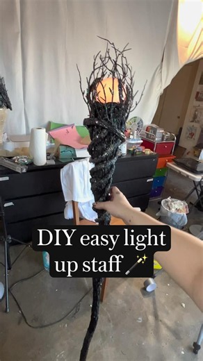 DIY easy light up staff 🪄 out of hotglue! | Handmade wizard staff, Diy mage staff, Eva foam staff