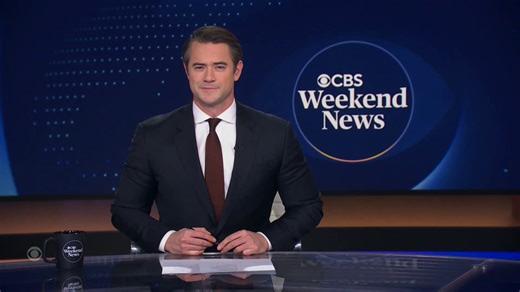 A piece of military history is on a new holiday mission. CBS News’ Omar Villafranca visits Fort Worth, Texas to ride a vintage aircraft that has gone from troop transport to Christmas escort. | CBS Evening News