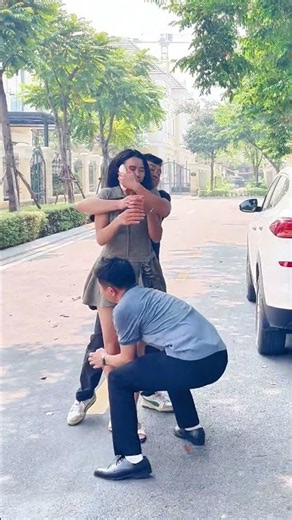 Two Men Kidnapped Her… Then KindMan Drove Away With Their Car! #KindManGlobal #PublicSafety #Shorts