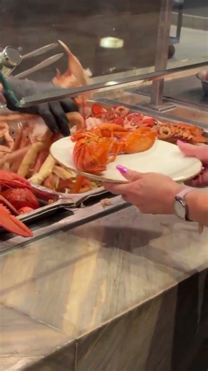 This might be the most dangerous buffet in Las Vegas… Unlimited lobster + crab legs at the Palms