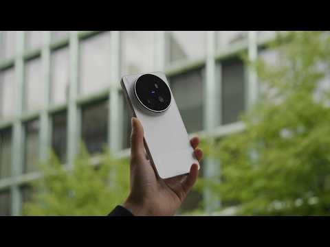 VIVO X300 Ultra // A 200MP Camera Disguised as a Smartphone?