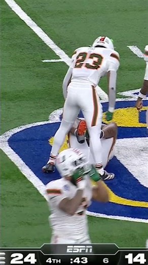 The play that sealed Miami’s CFP quarterfinal win 😤 (📍 @ModeloUSA)