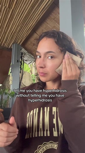 don’t want my AirPods to get water-damaged #sweat #sweaty #sweating #hyperhidrosis #hiperhidrosis #excessivesweating #relateable