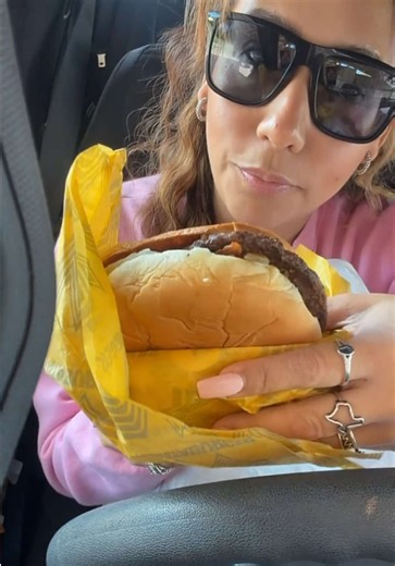 What is your go to order?? 🍔🍟 @Whataburger is hands down my favorite burger spot! #whataburger #baconcheeseburger #lunchtime #eatwithme #fyppppppppppppppppppppppp