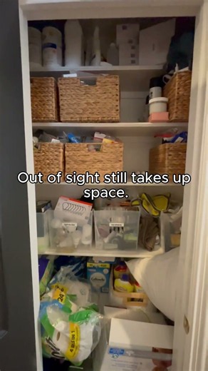 The Declutter Kit teaches you how to declutter and organize any space. Find it on my page.