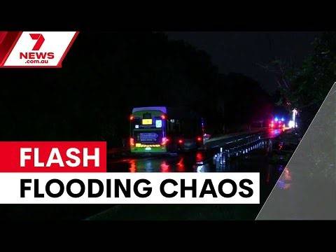 Three cars swept away in Queensland flash flooding | 7NEWS