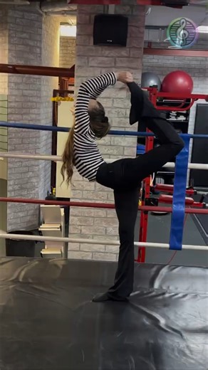 The Strength Behind That Flexibility 🔥 #contortionist #gymnastics #shorts