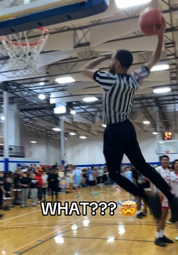 WHAT KINDA REF IS THIS 😭 #basketball #ref #dunk #insane #hoops | basket ball
