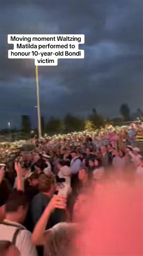 An incredible powerful moment during the Bondi Beach vigil, as thousands joined in to sing Waltzing Matilda, honouring 10-year-old Matilda killed during the horrific attack. 💔 | Daily Telegraph