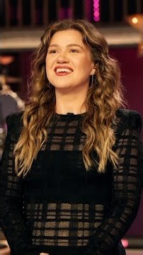 Kelly Clarkson says she was snubbed at store