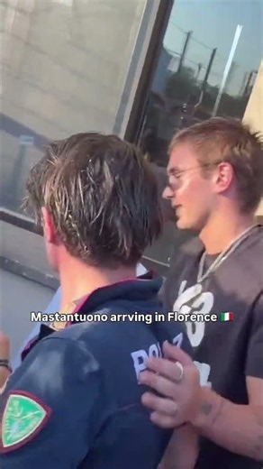 Franco Mastantuono got a warm welcome from Fiorentina supporters 😎 (via @flavio_ogniss/IG)