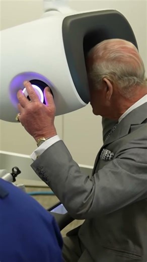 King Charles Tests out a Robotic Surgery Tech 🦾