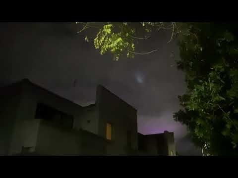 UFO UAP or Vivid? Purple haze with moving white lights above and below, Sydney 19 May 2026