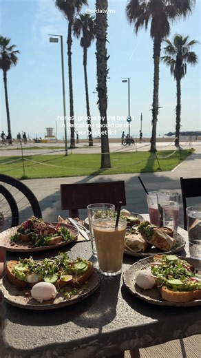 Honest Greens Barcelona: Healthy Food & Beach Views You Need to Try