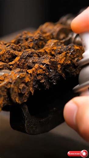 Rusty Bike Chain Gets Fully Cleaned in Seconds 🚴‍♂️ #Satisfying