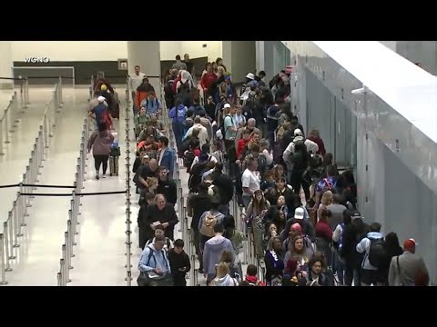 Extreme weather in US making for long TSA wait times for spring break