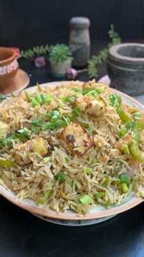 Chilli Paneer Aur Fried Rice Jab Milaoge 🫑🌰 #friedrice #friedricerecipe #vegfriedricerecipe #dinner