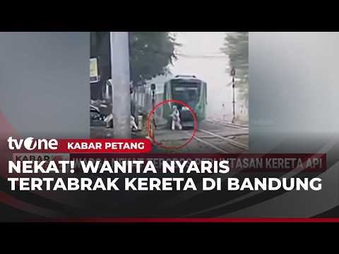 Jangan Ditiru! Wanita di Bandung Terobos Palang Pintu KA dan Hampir Tertabrak! | Kabar Petang