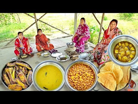 বেগুনভাজা, সোনামুগের ডাল, আলু সোয়াবিন, পাঁপড় ভাজা, আমের চাটনি রান্না আর পুজো বাড়িতে খাওয়া দাওয়া