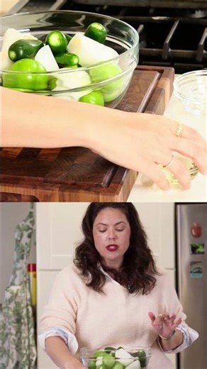How to Make Roasted Salsa Verde! 💚 (Better Than Store-Bought!)