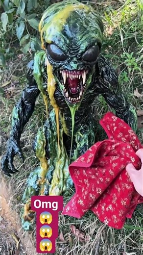 Small Alien Turned Into a SCARY Monster! 😱👽 #viral #monster