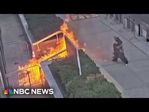 New video of arson attack outside federal building in New York City