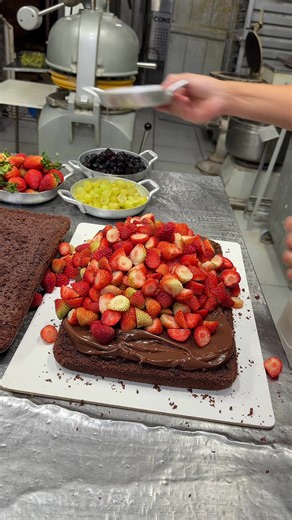 Chocolate Cake Recipe with Intense Chocolate Cream Filling