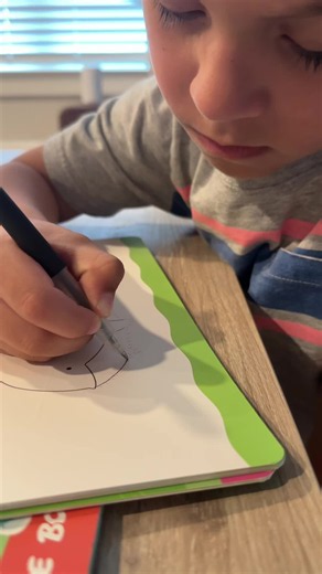 Enseñándole a mi hijo a escribir #toddlersoftiktok #abc #handwriting #practicebook #homeschool