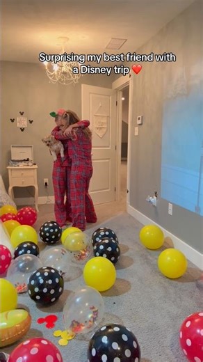 Surprising my best friend with a trip to Disney 🥹🤭#disney #surprise #christmas @Caitlyn_Desiree1