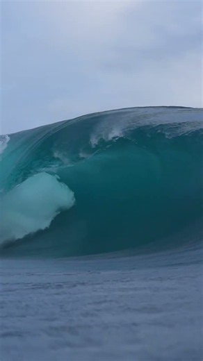 🔴(NOT A.I.) Ocean Folds at Teahupo'o
