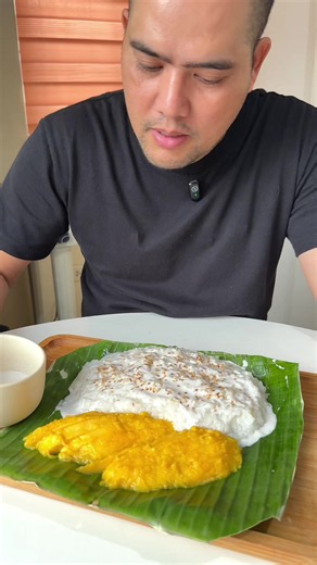 Mango sticky rice #mukbang #foodtok #filipinomukbanger #foodie #foodlover