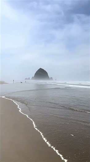 Cannon beach #oregon #nature #travel #outdoors #cannonbeach #pnw #pacificocean #beach #oceanwaves