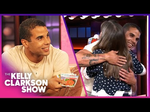 Mason Gooding Gives Kelly Clarkson Her Flowers - Literally!