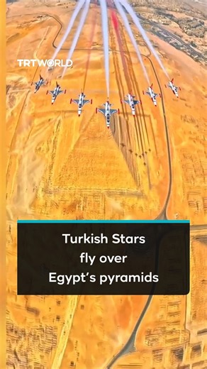 Turkish Stars perform aerobatic display over Egypt’s pyramids