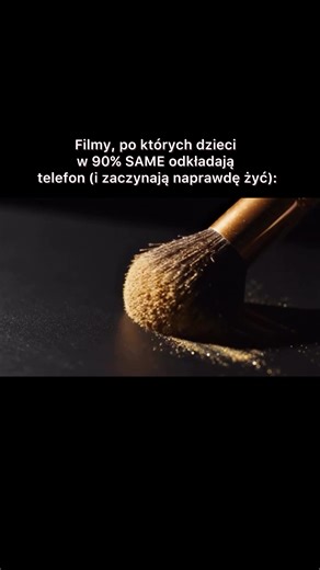 1. Kiedy zmuszasz dziecko, żeby „odpoczęło od ekranu”, ono po prostu czeka, aż kara się skończy. Żadne limity nie działają, jeśli w środku nie ma sensu. Koreański pedagog Kim Young-ho zauważył jedno: dzieci nie przestają być uzależnione od telefonu wtedy, gdy im się go zabiera, lecz wtedy, gdy pojawia się emocja silniejsza niż dopamina. I właśnie film potrafi dać taką emocję — pozwala przeżyć czyjeś życie, nie niszcząc własnego. 2. Pierwszy film — „Mój sąsiad Totoro”. Po nim dzieci zaczynają dos