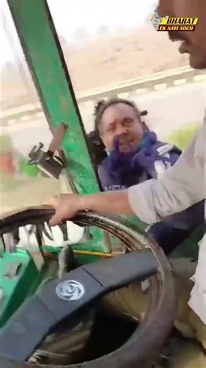 रीवा में उगाही करने ट्रक पर चढ़े RTO दलाल को ड्राइवर ने 5 घंटे तक लटकाए, #shorts #shortvideo