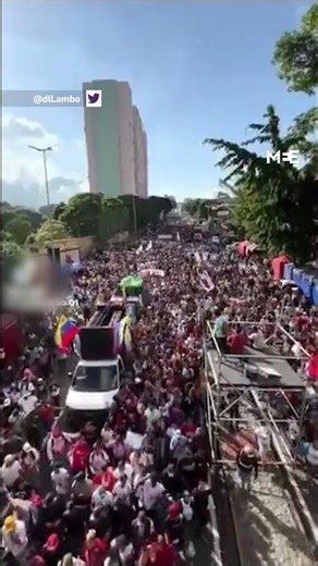 Huge crowds take to Caracas streets after US airstrikes and Maduro capture