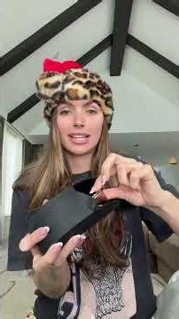 I love gift giving MERRY CHRISTMAS EVERYONE ♥️ #CarsonRoney #short