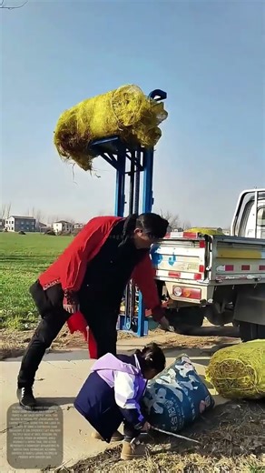 Unloading Effortlessly: How Single-Chain Circular Bale Loaders Revolutionize Farm Efficiency